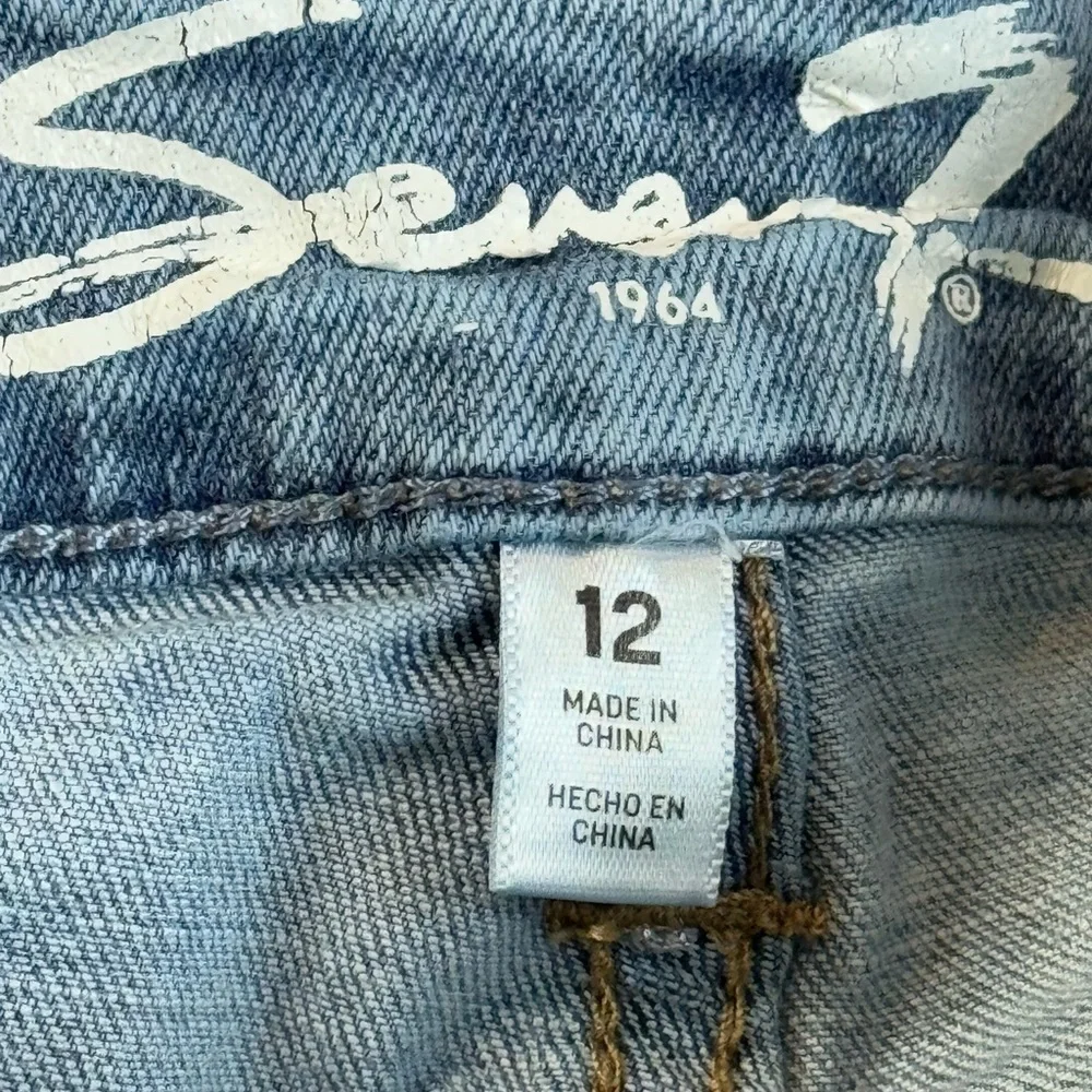 Seven 7 Medium Wash Denim Shorts Raw Hem Size 12